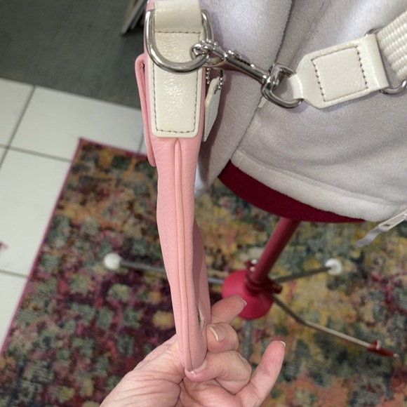 Coach   Crossbody bag  concealed carry  leather pink/white trim  cream color str - Picture 6 of 13